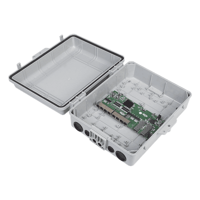 Switch PoE Inverso / 7x PoE In 24V / 1x PoE Out 24V 1A / 2x SFP / IP67 / 20 Gbps / 10.8x9.5x5.1 in